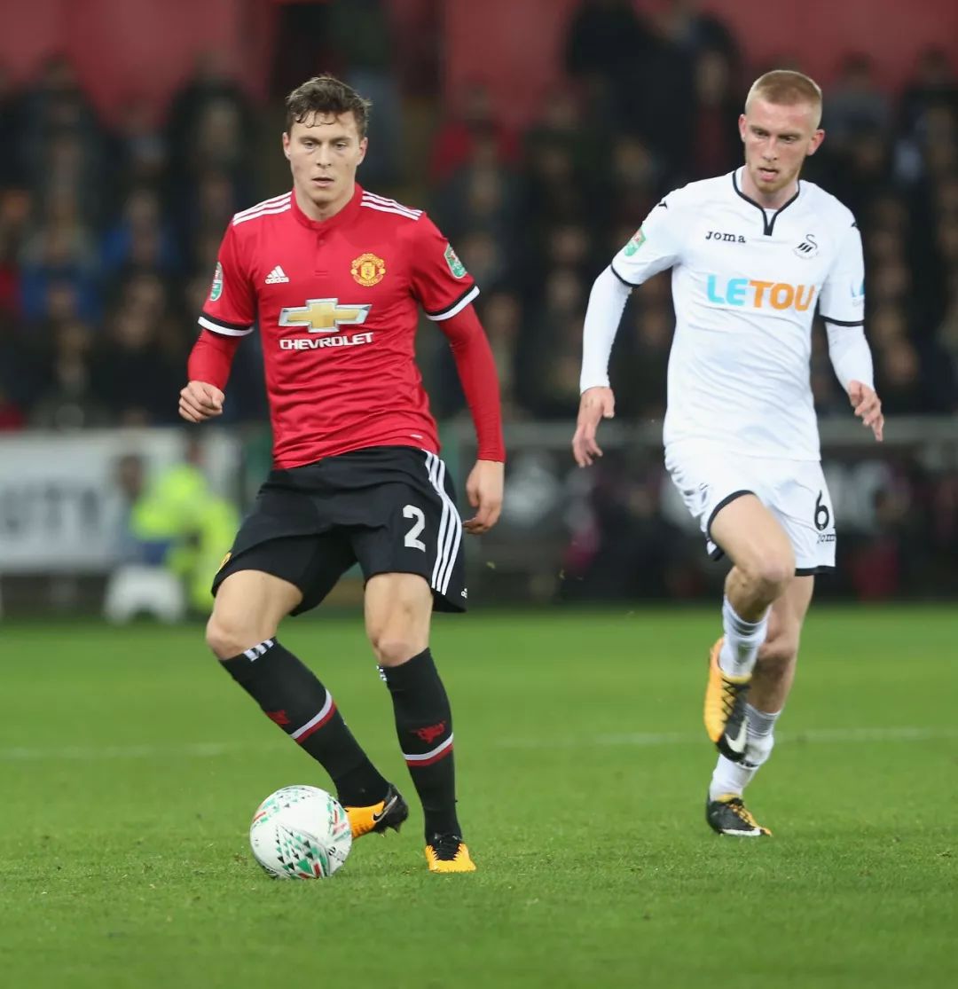 莱斯特城必 莱斯特城必